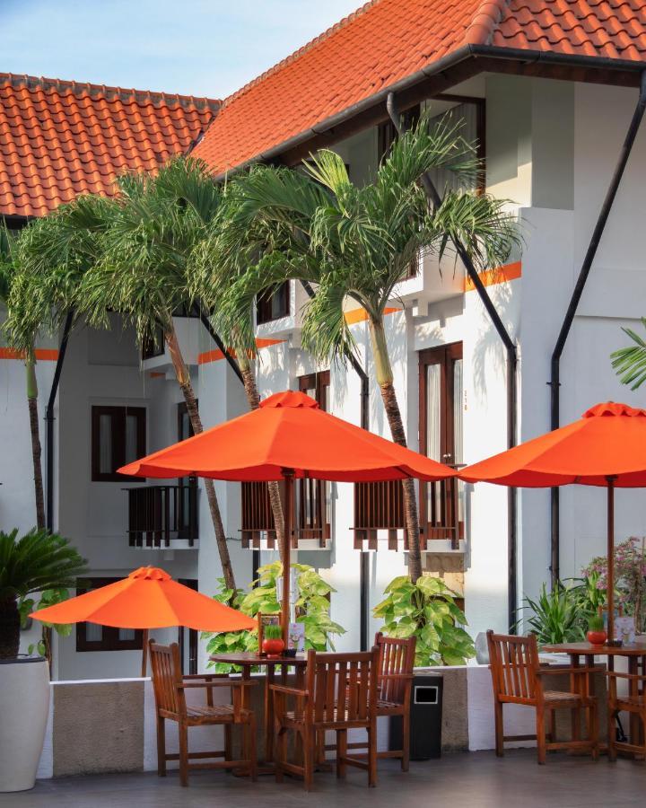 Harris Hotel Kuta Tuban Bali Exterior photo